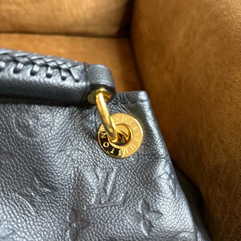 LOUIS VUITTON Artsy MM Empreinte Infini Monogram Shoulder Bag - Picture 2 of 16